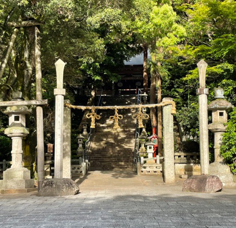 枚岡神社の境内